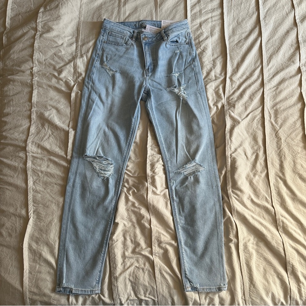 AE HIGHEST RISE MOM JEANS